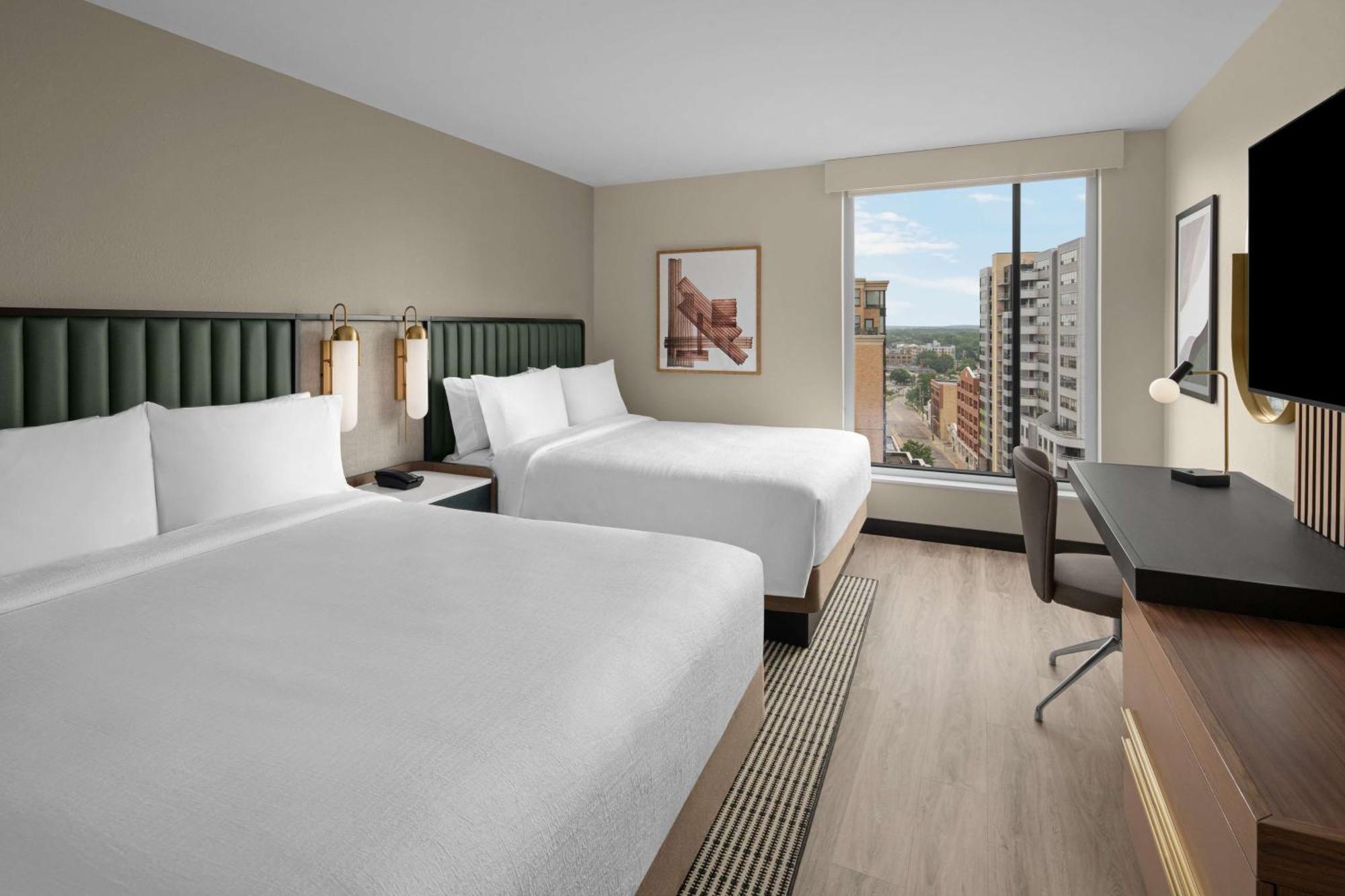 Embassy Suites By Hilton Madison Downtown Bagian luar foto
