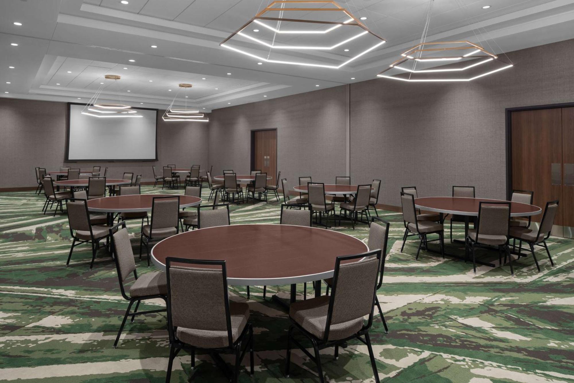 Embassy Suites By Hilton Madison Downtown Bagian luar foto