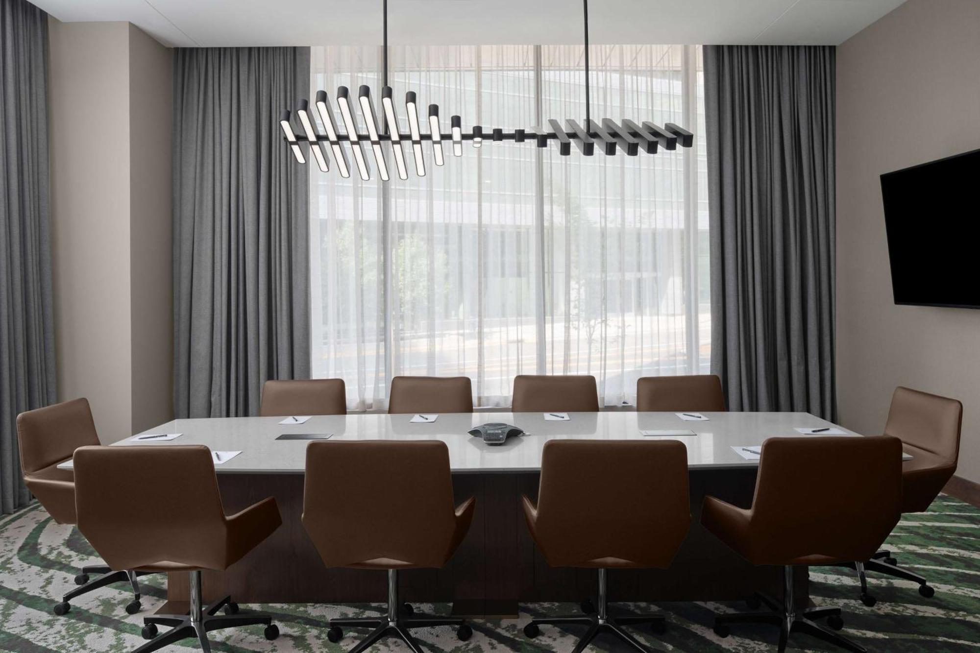 Embassy Suites By Hilton Madison Downtown Bagian luar foto