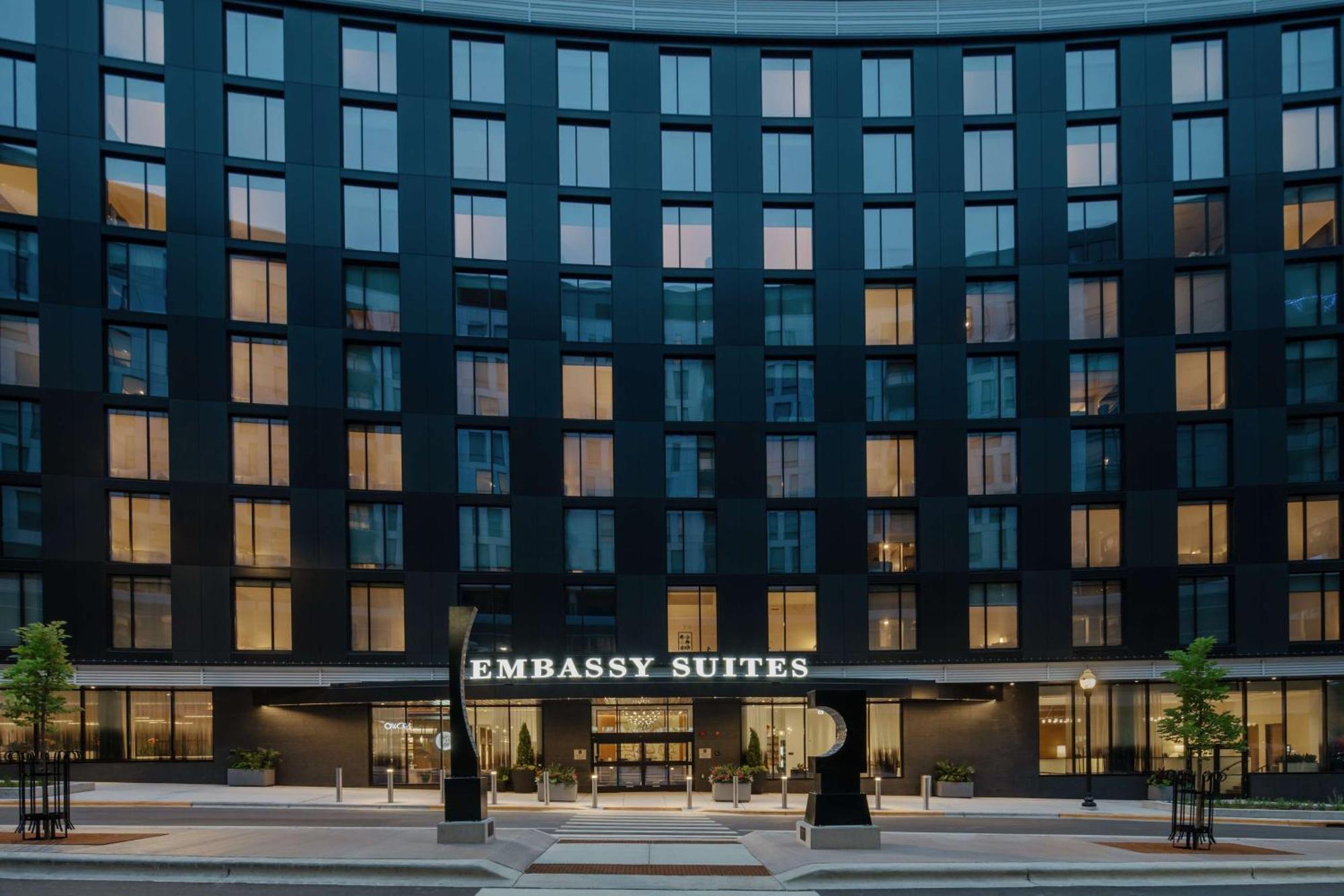 Embassy Suites By Hilton Madison Downtown Bagian luar foto