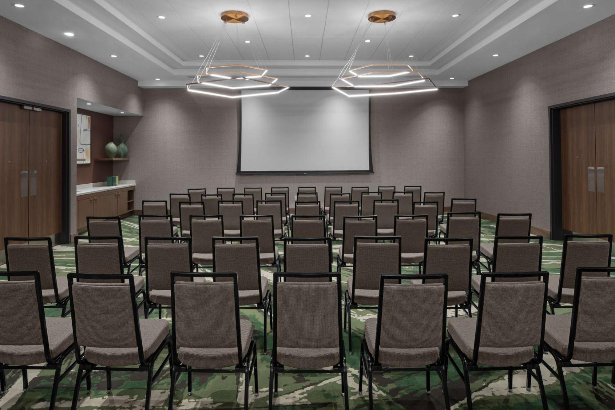 Embassy Suites By Hilton Madison Downtown Bagian luar foto